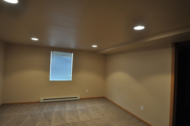 Building Photo - 1320 27th Ave S