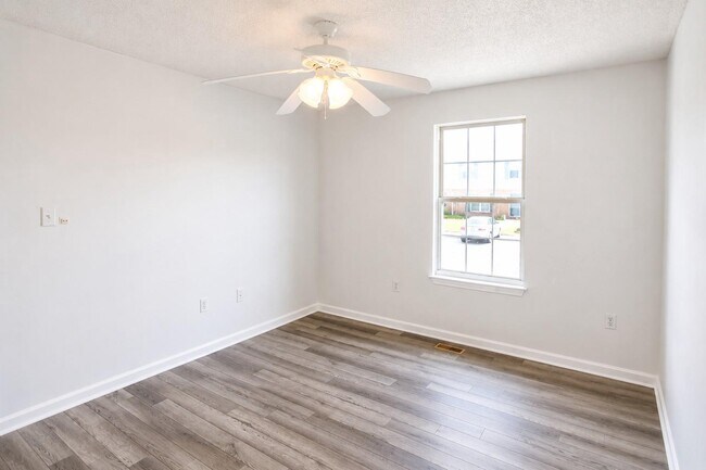 Building Photo - 501 Emily Ln