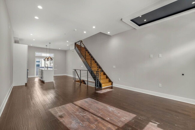 Building Photo - 1645 W Cabot St