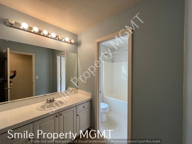 Building Photo - Spacious 3 Bedroom Home in Bethany neighborhood