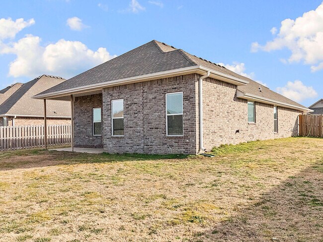 Building Photo - 2402 England Ln