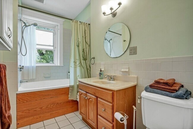 Building Photo - 8 Radcliffe Rd