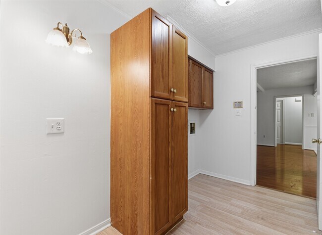 Building Photo - 2115 Oak Shores Dr