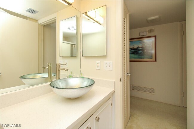 Building Photo - 3400 Gulf Shore Blvd N