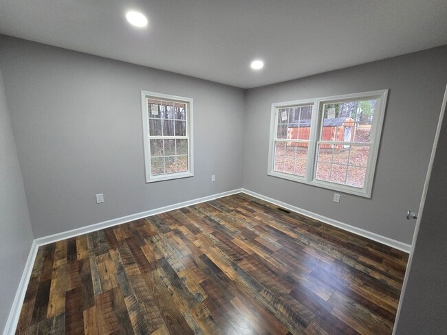 Building Photo - NEW LISTING!!!!!