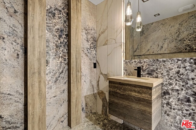 Building Photo - 1021 N Ogden Dr