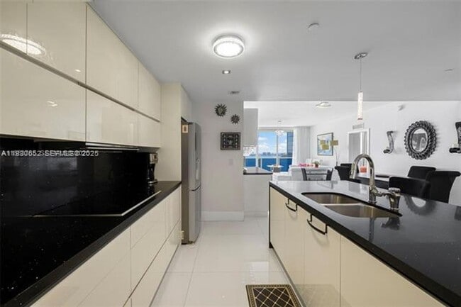 Building Photo - 600 NE 27th St