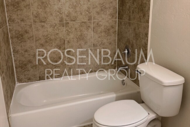 Building Photo - Charming 1-bedroom, 1-bath apartment in a ...