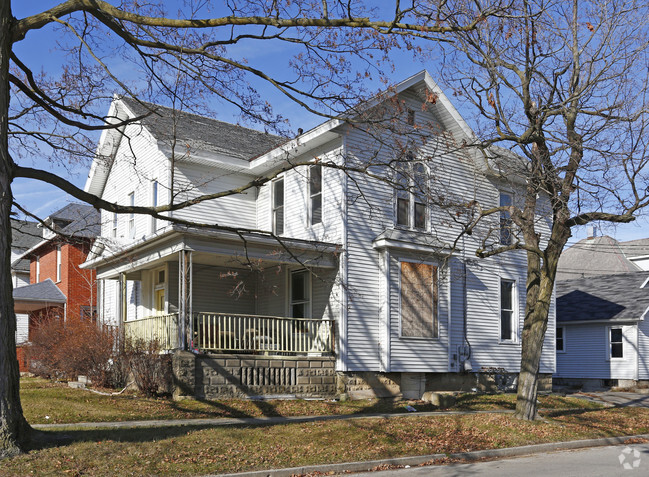 Building Photo - 1104 W State St