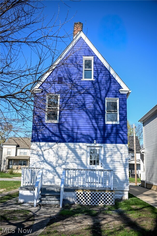 Building Photo - 2221 E 97th St
