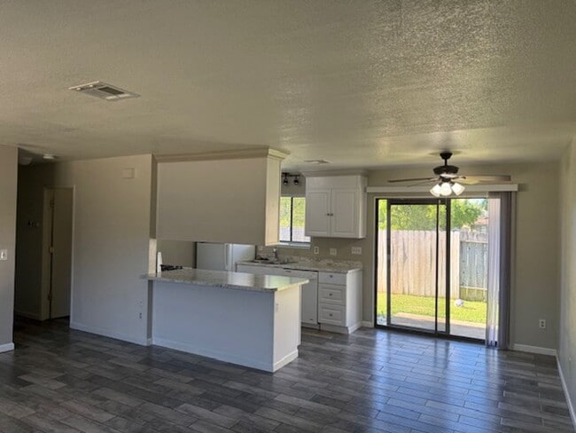 Building Photo - 2556 Sabre Ct