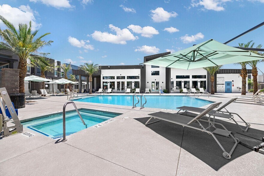Building Photo - 2705 N Rancho Dr