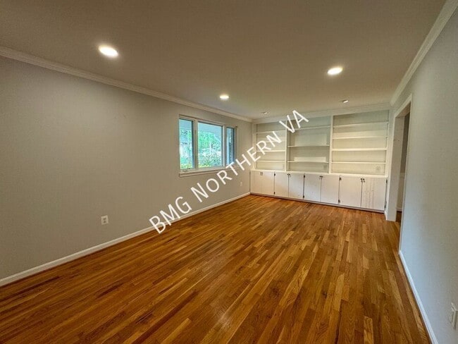 Building Photo - 5406 Gainsborough Dr