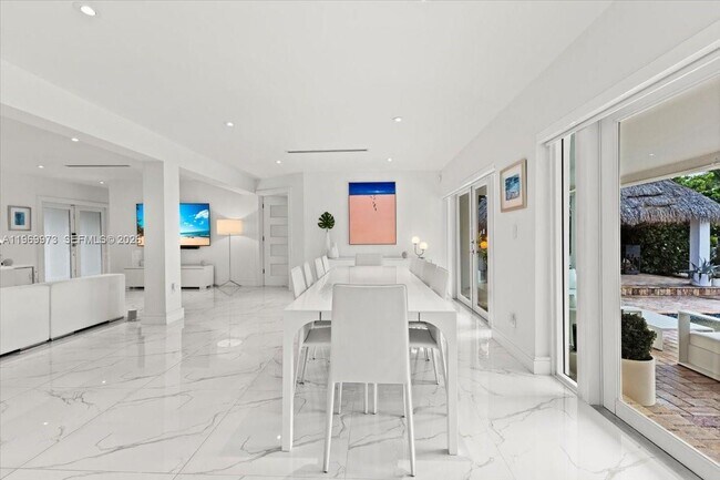 Building Photo - 12930 Oleander Rd