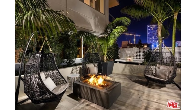 Building Photo - 1050 S Grand Ave