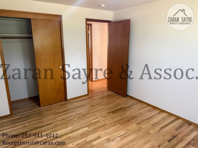 Building Photo - 215 - Perfect Location! Three Bedroom Charmer