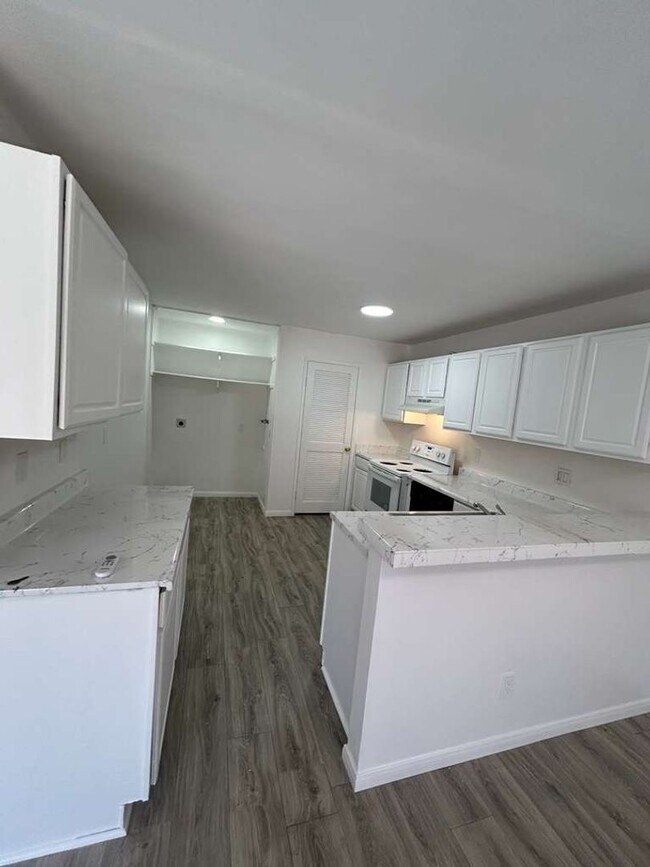 Building Photo - Spacious Renovated 3 bedroom/2 bath townhome in Paradise Hills! Move in Ready! $3,095