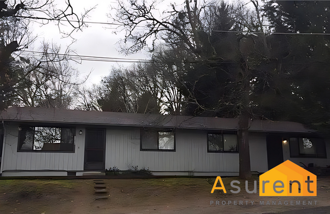 Building Photo - Fully Remodeled Duplex Available Now!