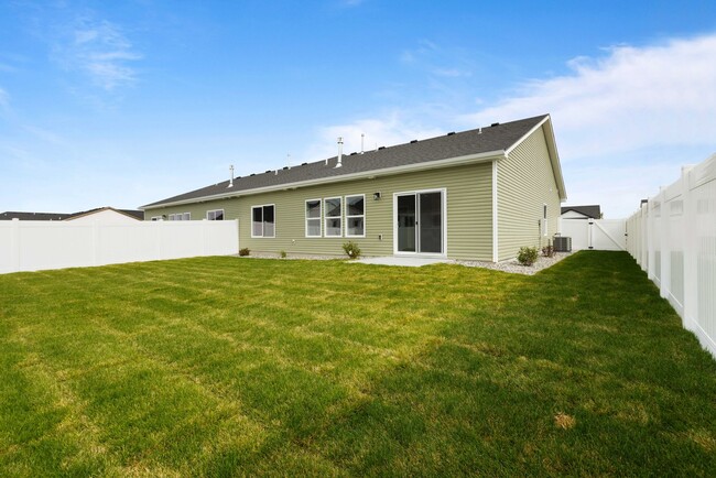 Building Photo - DANG CUTE 3 BED 2 BATH TWIN HOME IN SUGAR ...