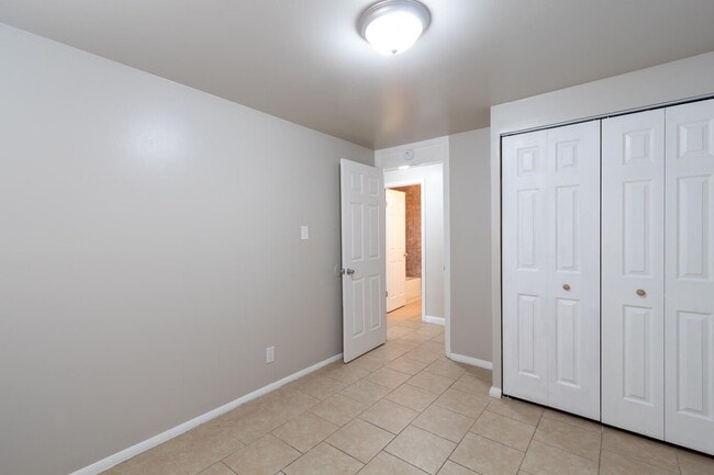 Building Photo - WEST SIDE 3 BEDROOM/ 1.5 BATH HOME AVAILABLE NOW!