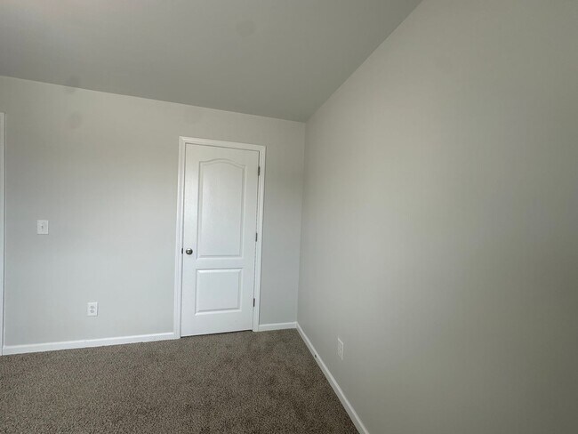 Building Photo - Southeastern Community!!