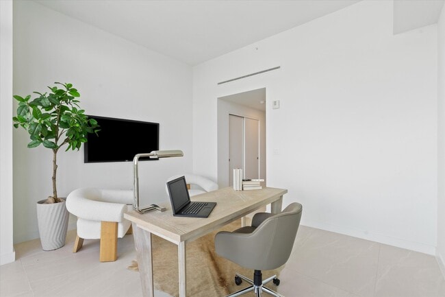 Building Photo - 900 N Ocean Blvd