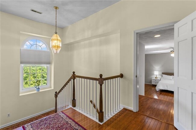 Building Photo - 80 Howland Rd