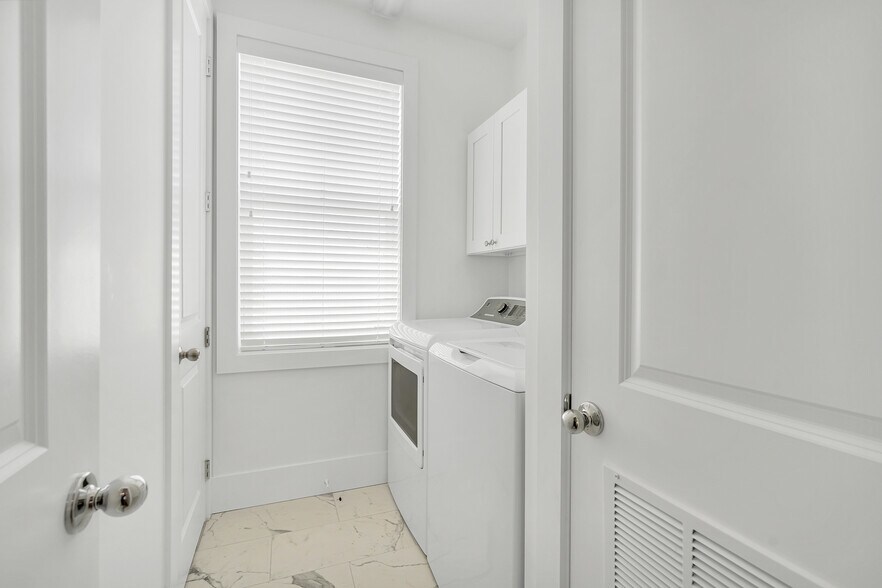 Building Photo - 35 Abbie Rd