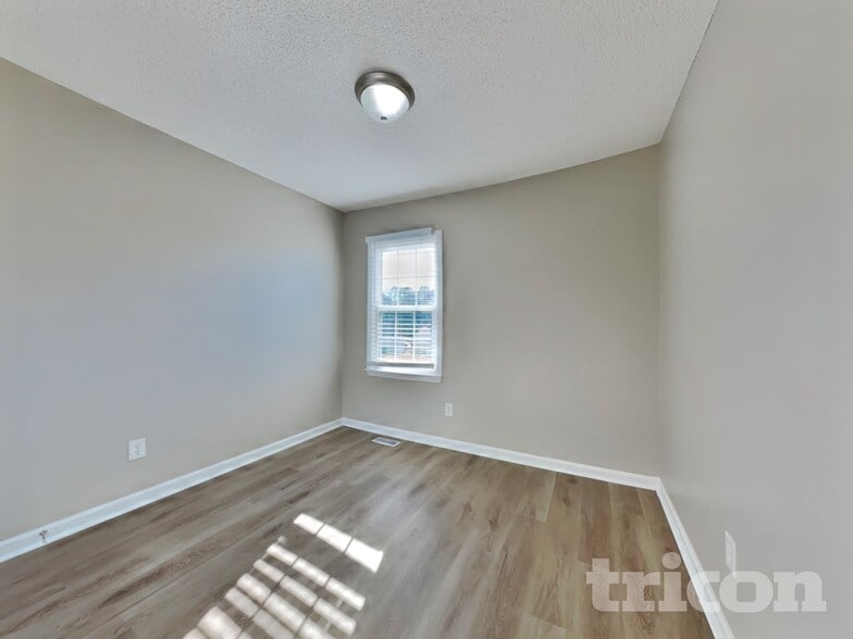 Building Photo - 713 Ilex Ct