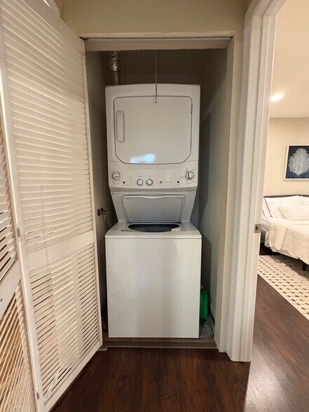 Washer/Dryer - 12665 Camino Mira Del Mar