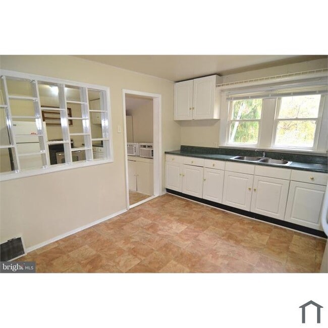 Building Photo - 5380 Beta Pl