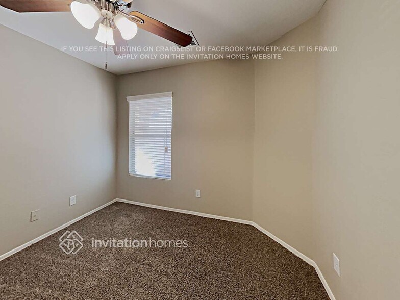 Building Photo - 552 S 167th Ln