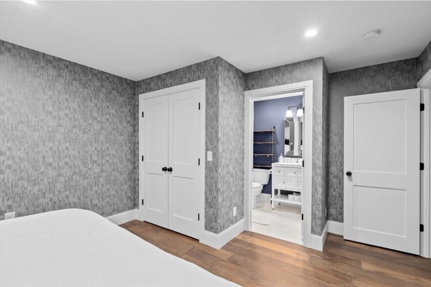 Building Photo - 306 Plantation St