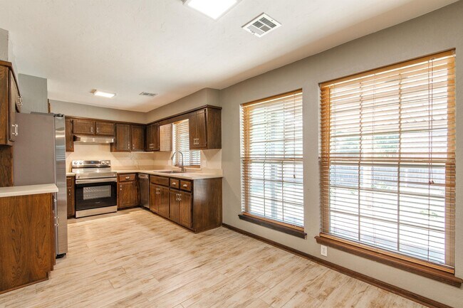 Building Photo - 1425 Venus Cir