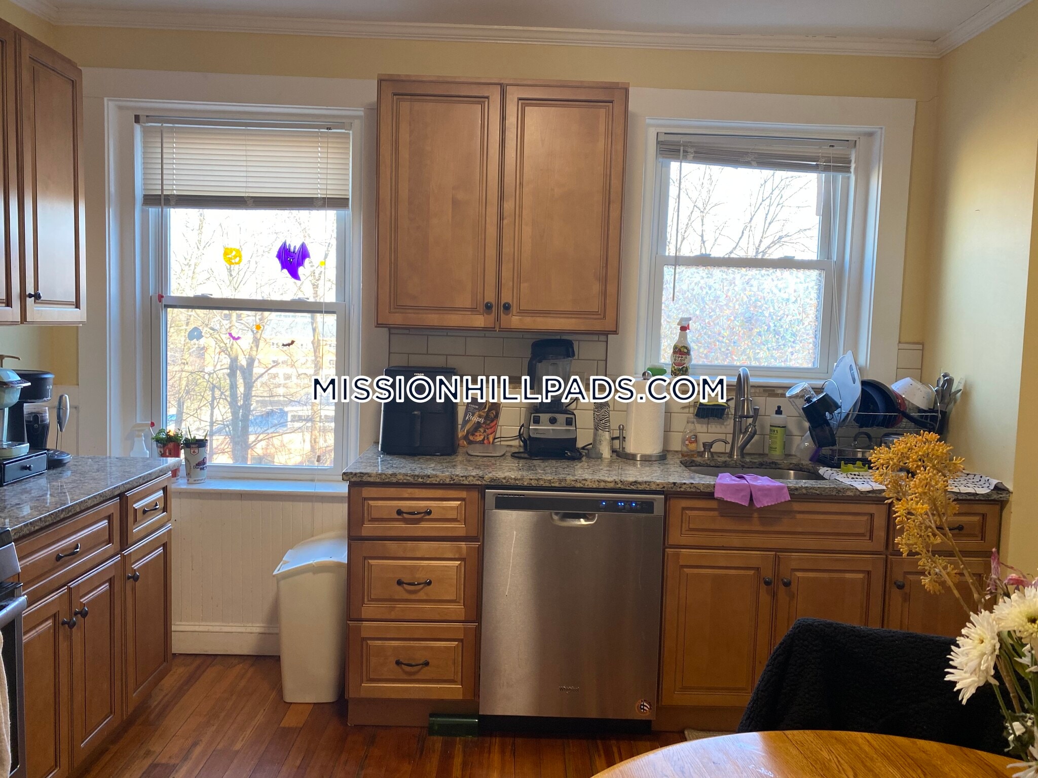 Building Photo - 2 Hillside St