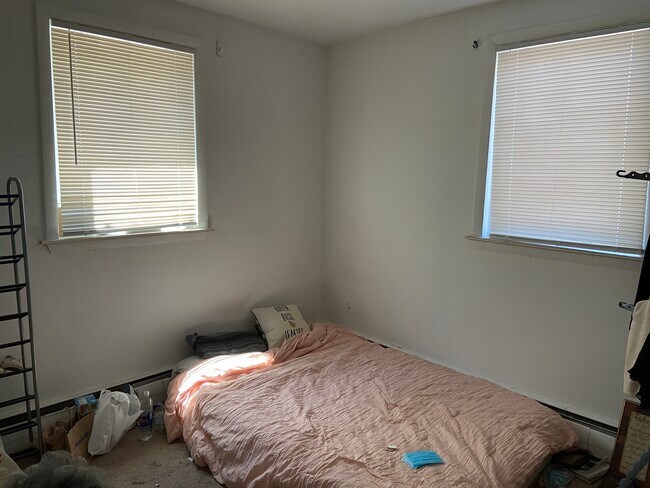 Building Photo - 52 Evergreen St