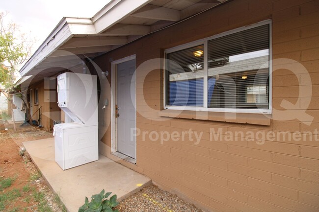 Building Photo - 3122 E Hubbell St