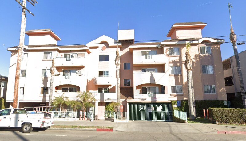 Primary Photo - 13915 Oxnard St