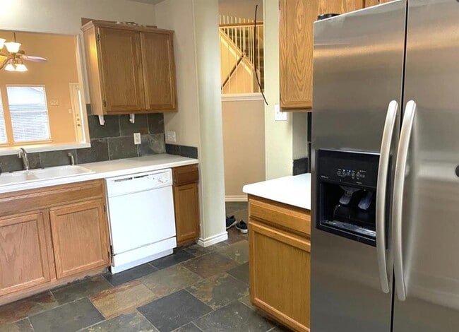 Building Photo - 2105 Lobelia Dr