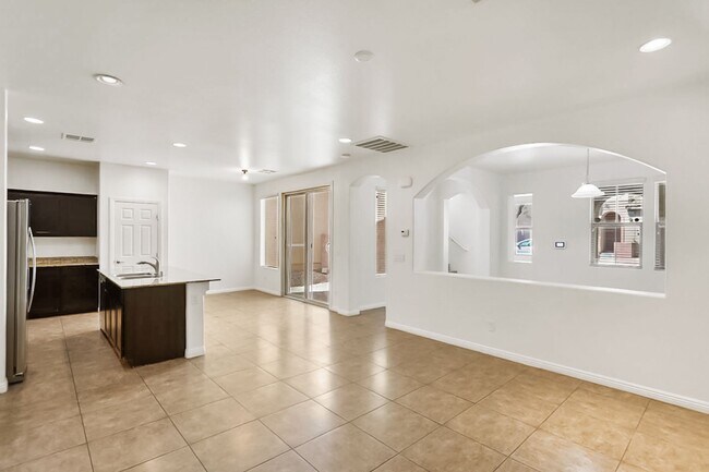 Building Photo - Nicely Upgraded Mountains Edge Gated Commu...