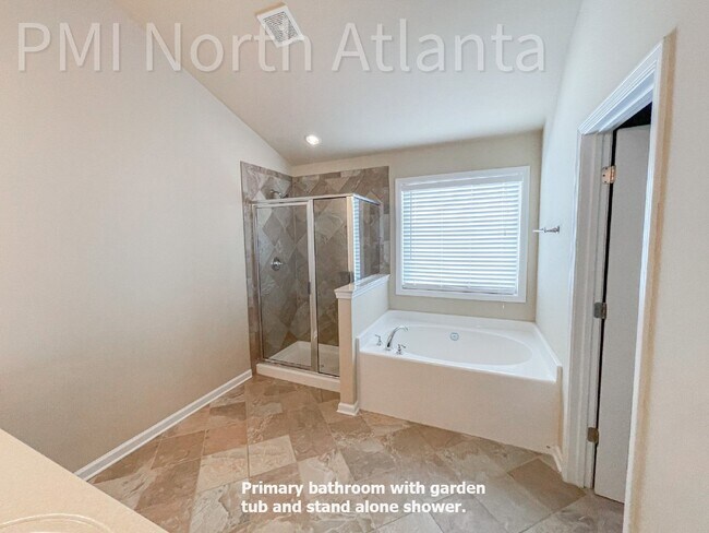 Building Photo - 328 Privet Cir