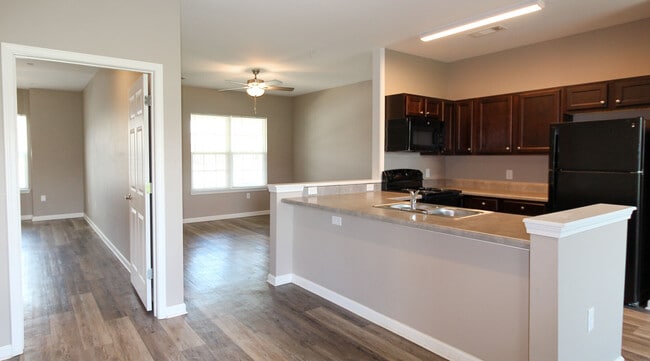 Building Photo - South Oak Apartments