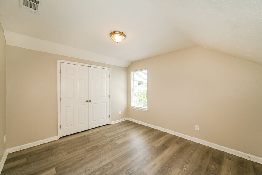 Building Photo - 1303 Tonya Dr