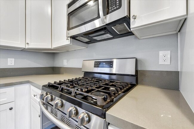 Building Photo - 3360 Warburton Ave