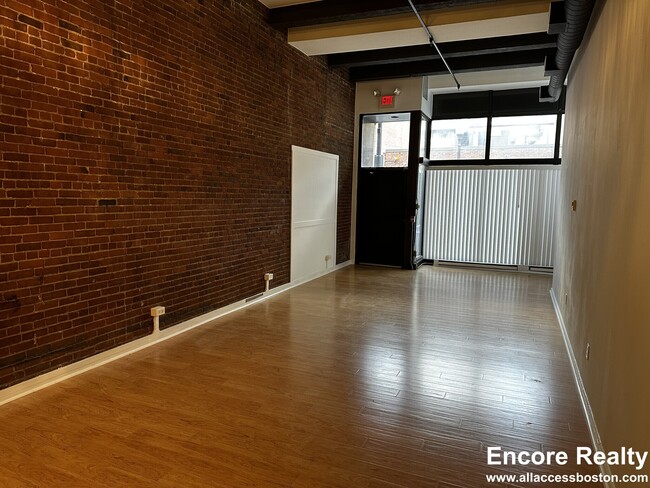 Building Photo - 254 Friend St