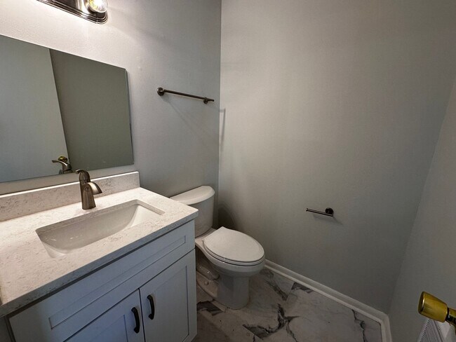 Building Photo - Weaverville Rental