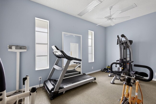 Building Photo - 700 Village Green Ct