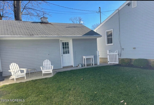 Building Photo - 509 Laurel Ave