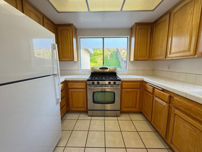 Building Photo - Beautifully Maintained 4Bd/2Ba Home w/Large Back Yard and Fruit Trees!