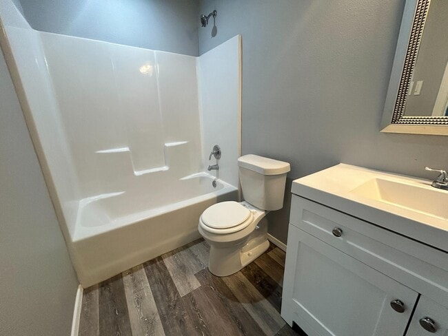 Building Photo - 1107 N Englewood Ave